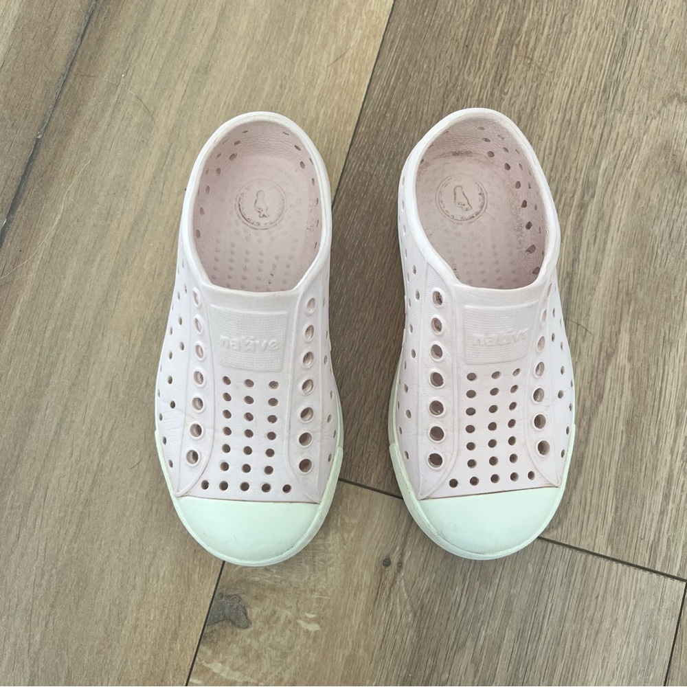 Light pink Native Toddler Sandals - Picture 4 of 6